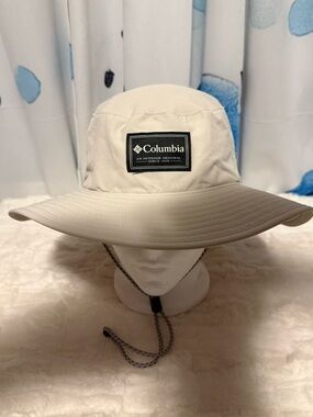 Columbia Omni-Shade Sun Hat S/M NWOT Beige Wide Brim Hiking Fishing UPF
